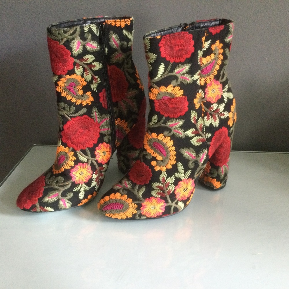 Embroidered Floral JustFab Marguerite Boots